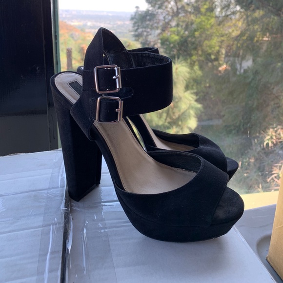 Sexy black platform sandals.  Size 7.  Forever 21 - Picture 4 of 8